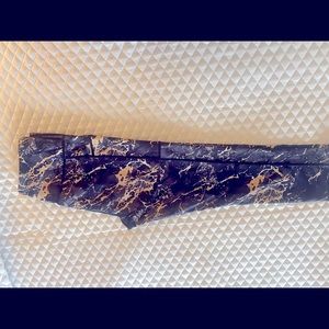 LIKE NEW CVG crop tights with side pockets.